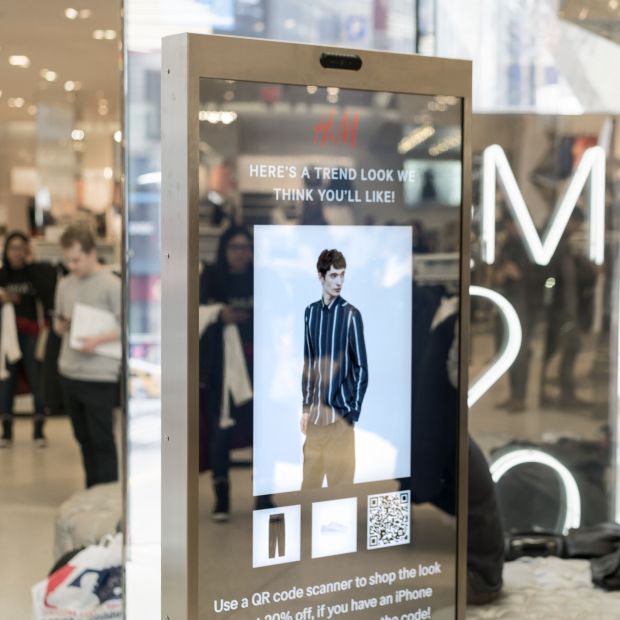 Innovationen im stationären Modehandel: H&M probiert Voice Interactive Mirror aus